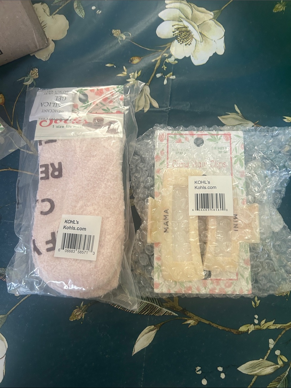 Kohl's Pink Cozy Socks & Cream Hair Clips Set